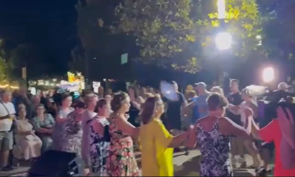 Αποφυλάκιση Μπελέρη: Χοροί και πανηγύρια στη Χειμάρρα (βίντεο)